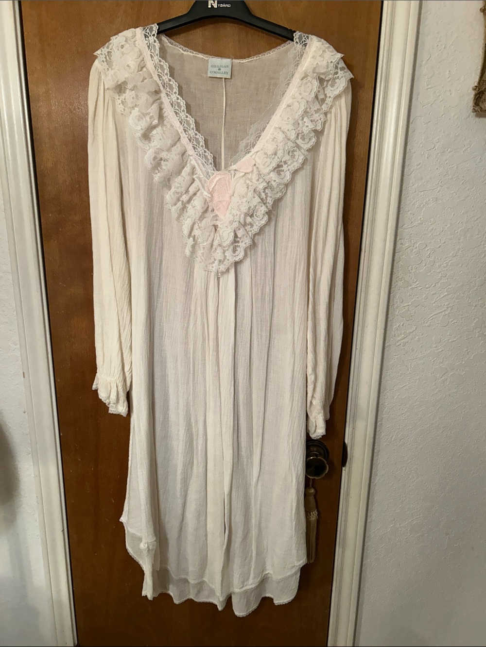 Vintage Women’s Lace V-Neck Nightgown - Cream with Pink Accent. L